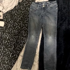 Ripped jeans with old style with baggy style.